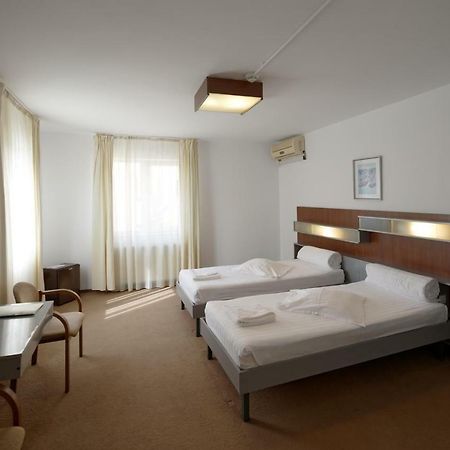 Hotel Vila Rosa à Cluj-Napoca Extérieur photo