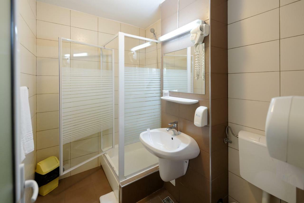 Hotel Vila Rosa à Cluj-Napoca Extérieur photo