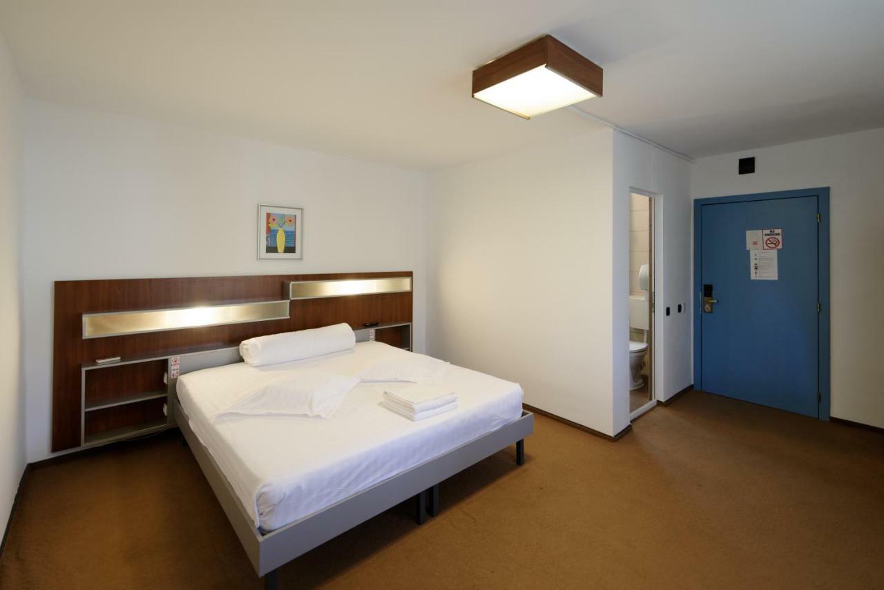 Hotel Vila Rosa à Cluj-Napoca Extérieur photo